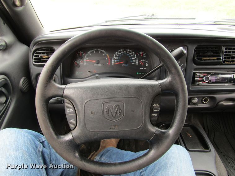 image for item IL9397 2000 Dodge Dakota SLT  Quad Cab pickup truck