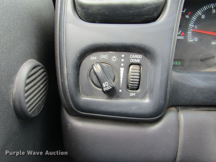 image for item IL9397 2000 Dodge Dakota SLT  Quad Cab pickup truck