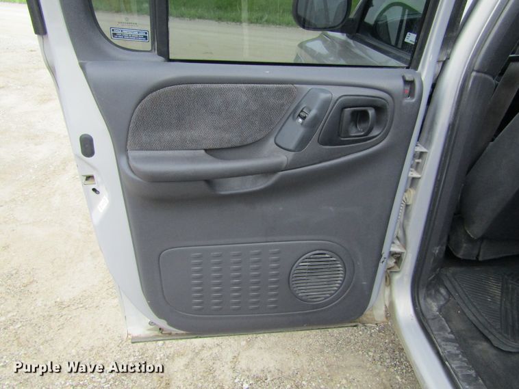 image for item IL9397 2000 Dodge Dakota SLT  Quad Cab pickup truck