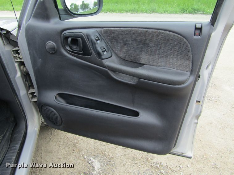 image for item IL9397 2000 Dodge Dakota SLT  Quad Cab pickup truck