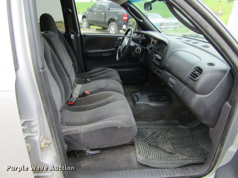 image for item IL9397 2000 Dodge Dakota SLT  Quad Cab pickup truck