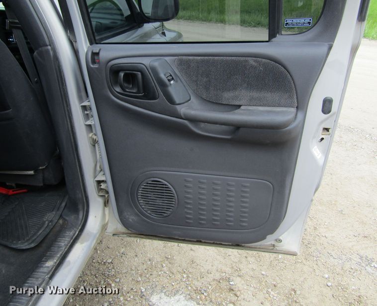 image for item IL9397 2000 Dodge Dakota SLT  Quad Cab pickup truck