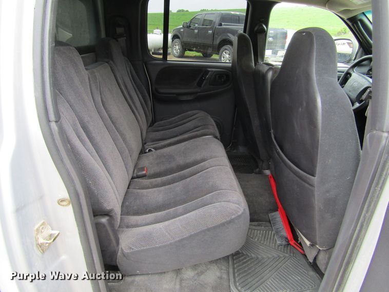 image for item IL9397 2000 Dodge Dakota SLT  Quad Cab pickup truck