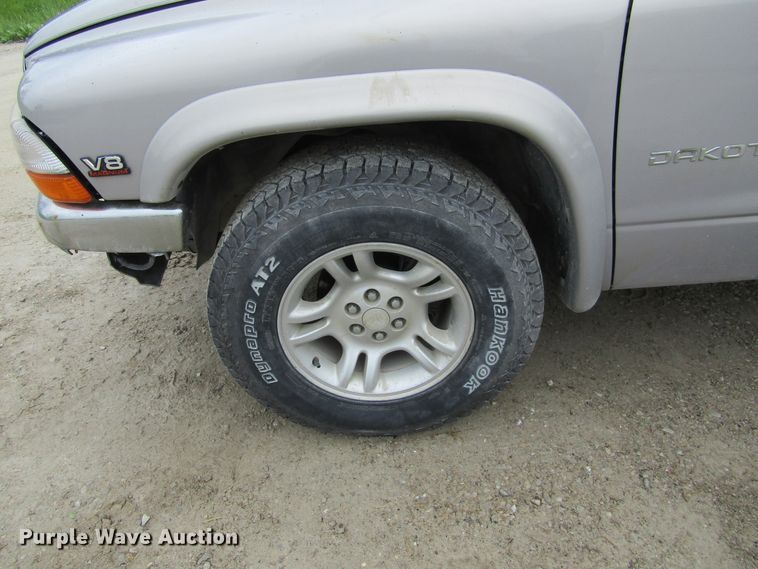 image for item IL9397 2000 Dodge Dakota SLT  Quad Cab pickup truck