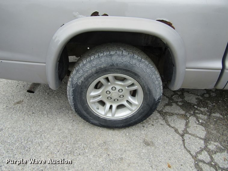 image for item IL9397 2000 Dodge Dakota SLT  Quad Cab pickup truck