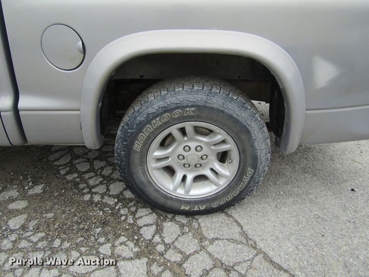 image for item IL9397 2000 Dodge Dakota SLT  Quad Cab pickup truck