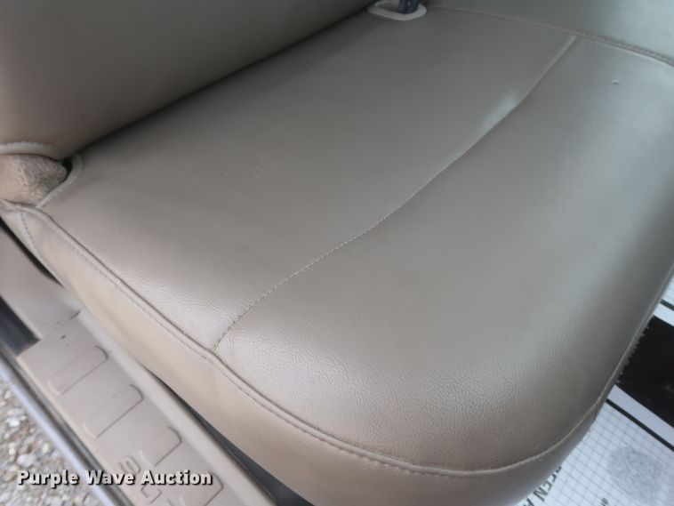 image for item IO9100 2008 Ford F450 Super Duty XL  flatbed truck