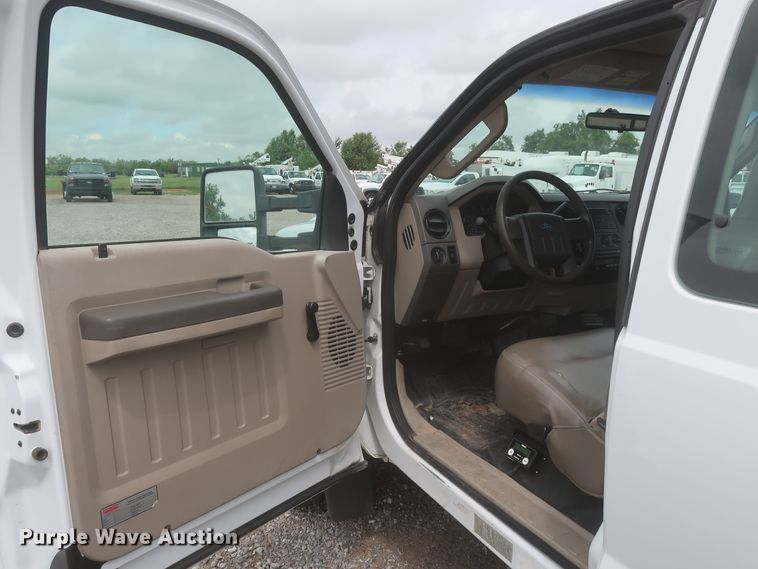 image for item IO9103 2008 Ford F450 Super Duty XL  flatbed truck