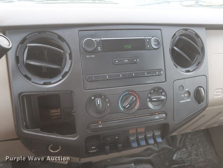 image for item IO9103 2008 Ford F450 Super Duty XL  flatbed truck