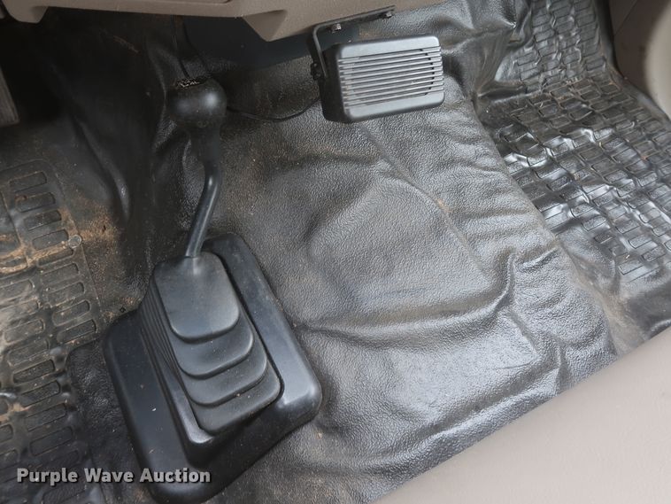 image for item IO9103 2008 Ford F450 Super Duty XL  flatbed truck