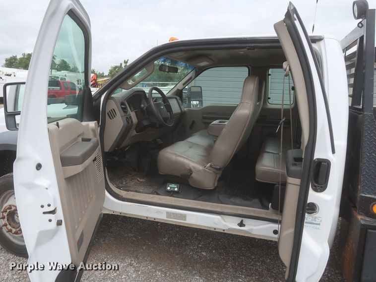 image for item IO9103 2008 Ford F450 Super Duty XL  flatbed truck