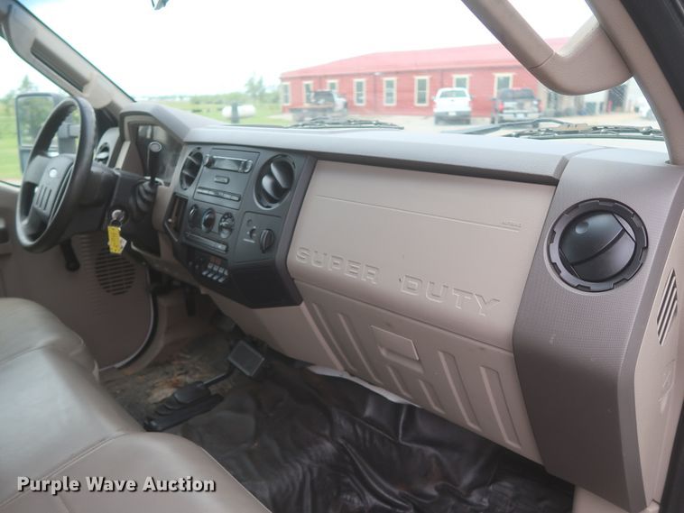 image for item IO9103 2008 Ford F450 Super Duty XL  flatbed truck