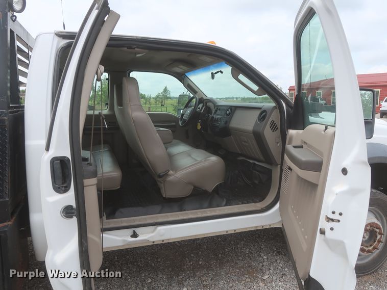 image for item IO9103 2008 Ford F450 Super Duty XL  flatbed truck