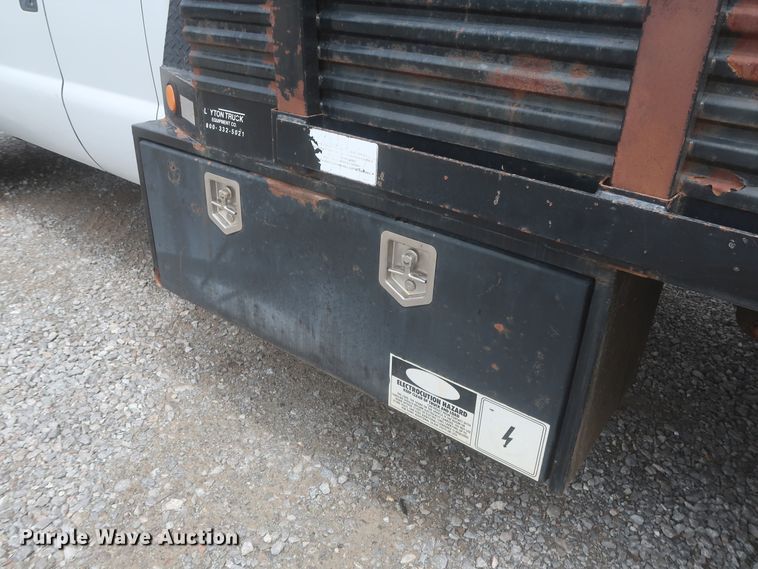 image for item IO9103 2008 Ford F450 Super Duty XL  flatbed truck