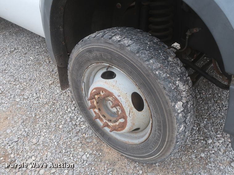 image for item IO9103 2008 Ford F450 Super Duty XL  flatbed truck