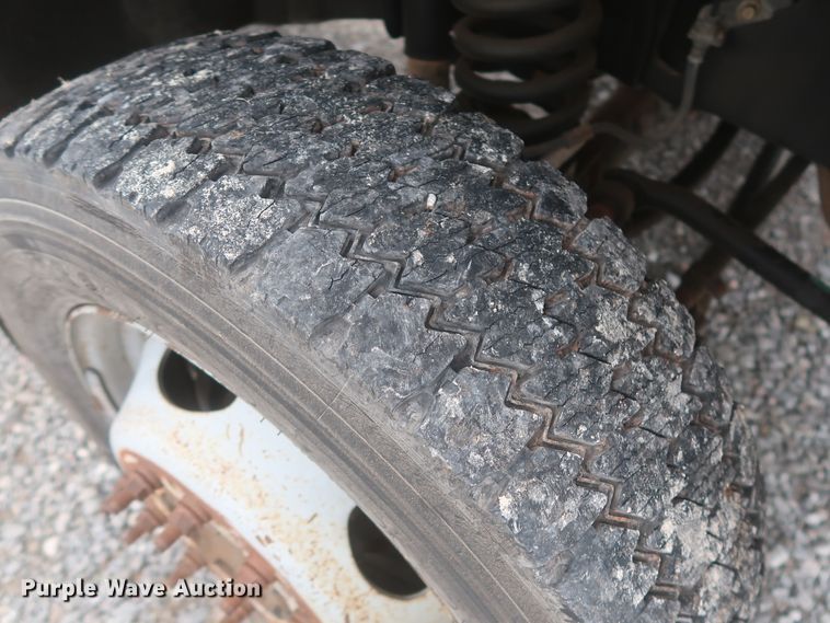 image for item IO9103 2008 Ford F450 Super Duty XL  flatbed truck