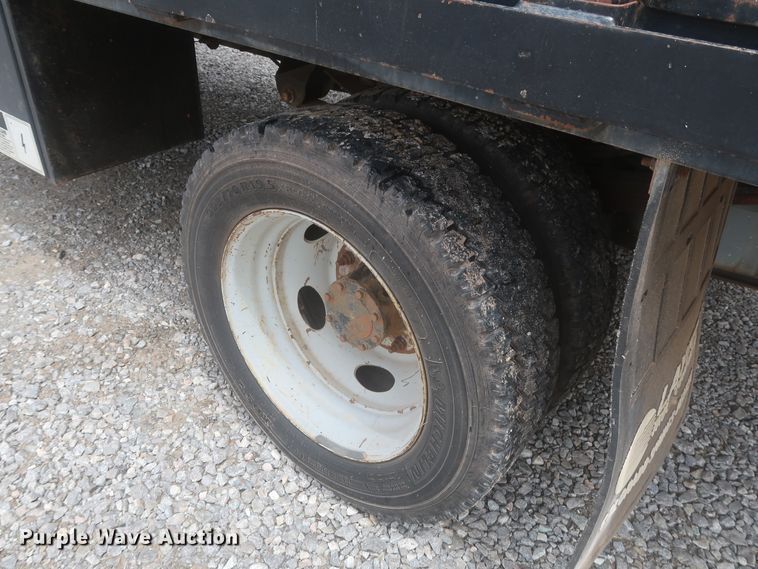 image for item IO9103 2008 Ford F450 Super Duty XL  flatbed truck