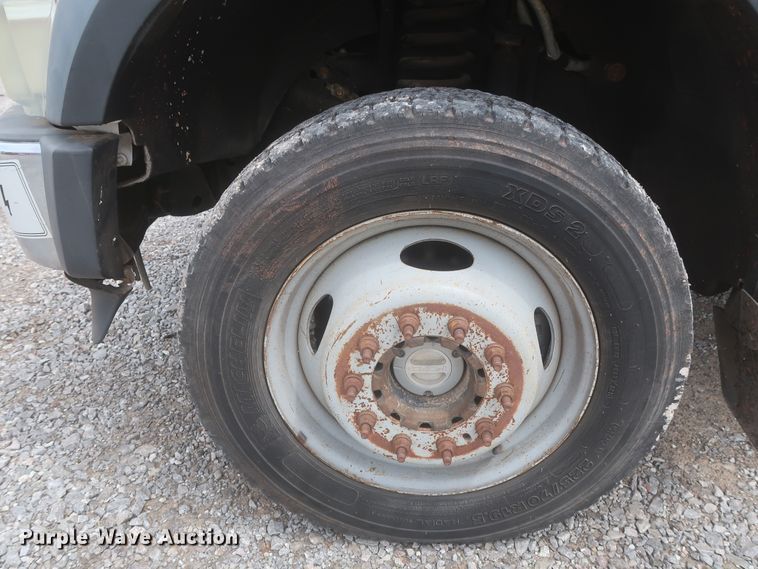 image for item IO9103 2008 Ford F450 Super Duty XL  flatbed truck