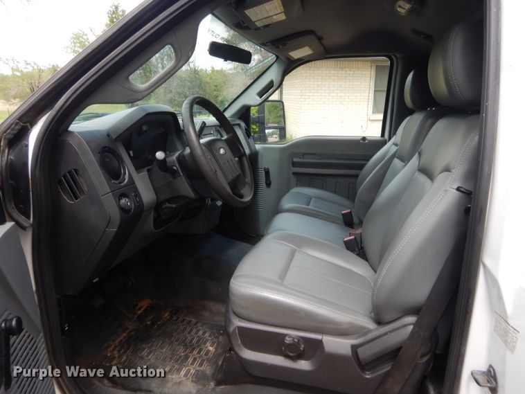 image for item IP9772 2011 Ford F550 Super Duty  flatbed truck