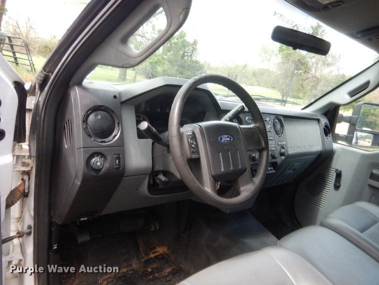 image for item IP9772 2011 Ford F550 Super Duty  flatbed truck