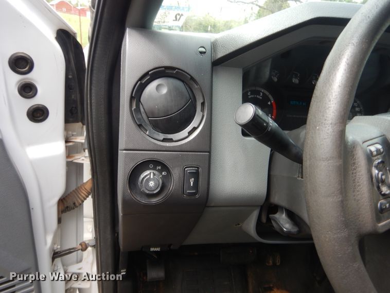 image for item IP9772 2011 Ford F550 Super Duty  flatbed truck