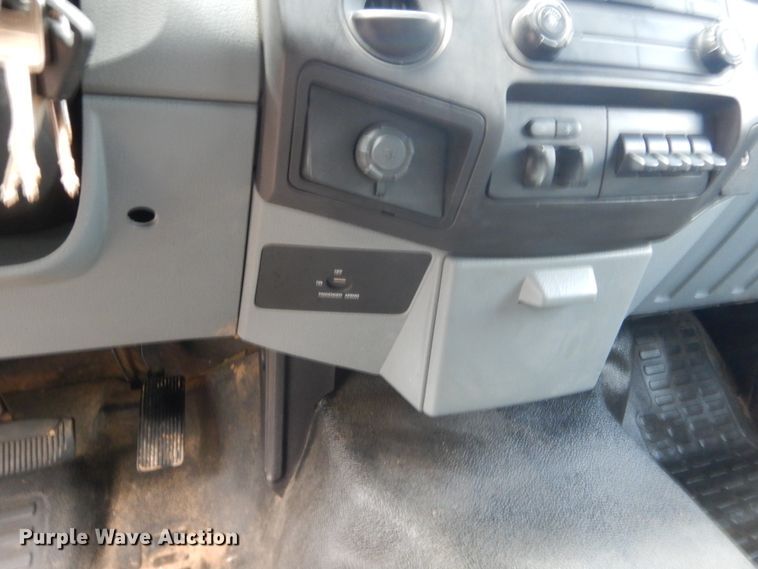 image for item IP9772 2011 Ford F550 Super Duty  flatbed truck