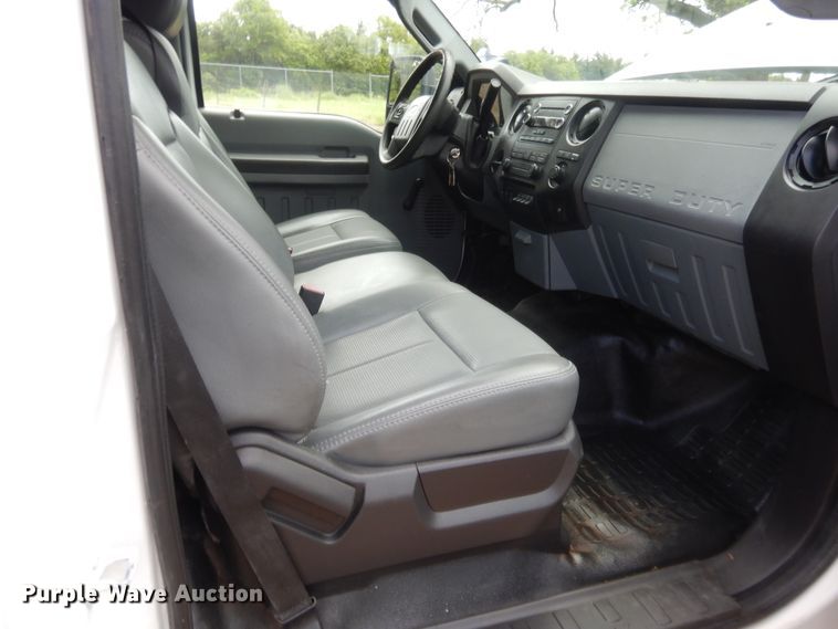 image for item IP9772 2011 Ford F550 Super Duty  flatbed truck