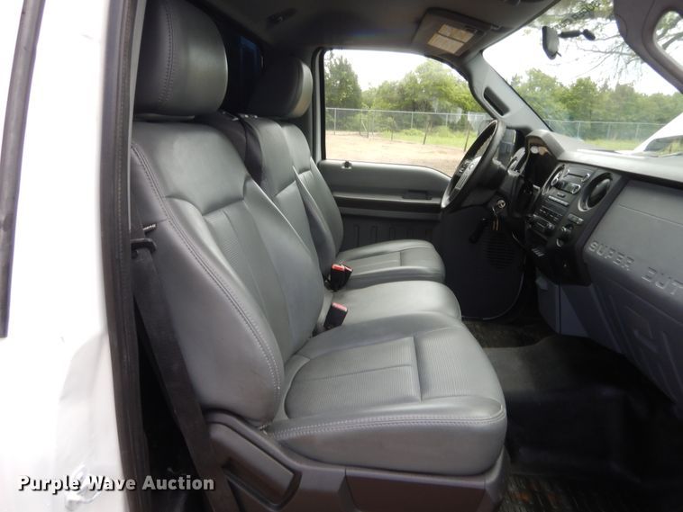 image for item IP9772 2011 Ford F550 Super Duty  flatbed truck