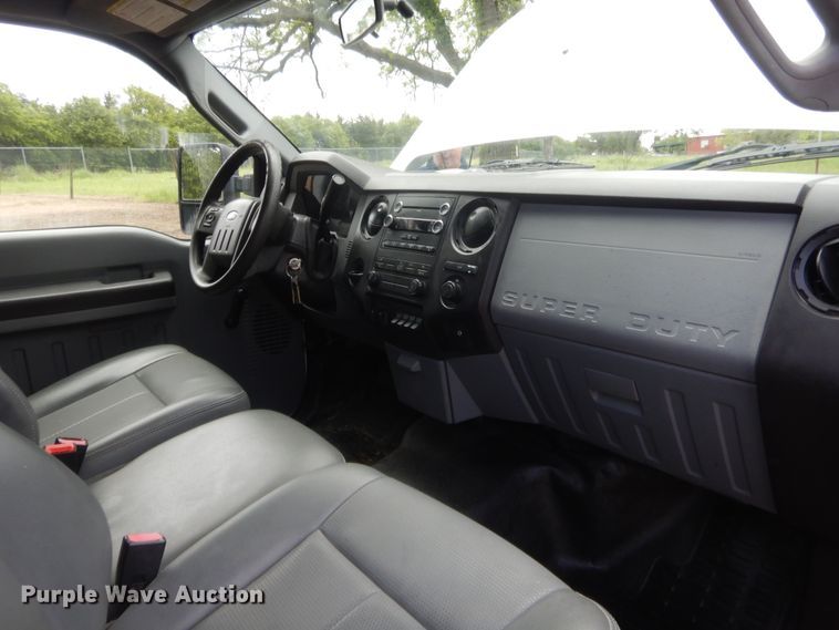 image for item IP9772 2011 Ford F550 Super Duty  flatbed truck