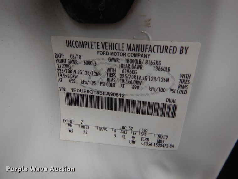 image for item IP9772 2011 Ford F550 Super Duty  flatbed truck