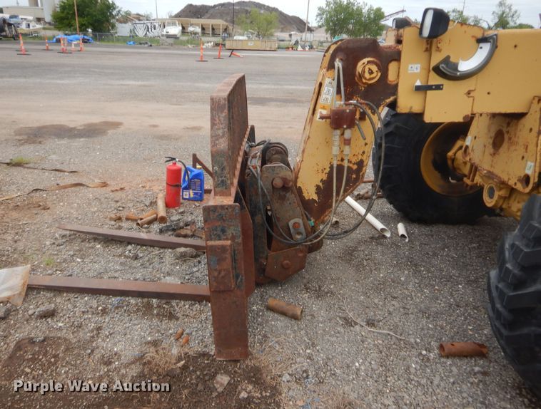 image for item IP9784 2001 Caterpillar TH83  telehandler