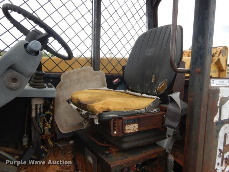 image for item IP9784 2001 Caterpillar TH83  telehandler