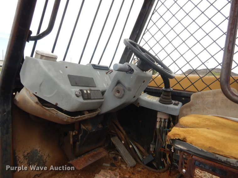 image for item IP9784 2001 Caterpillar TH83  telehandler