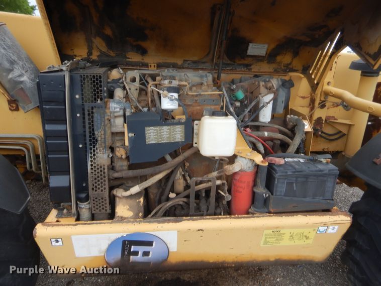 image for item IP9784 2001 Caterpillar TH83  telehandler