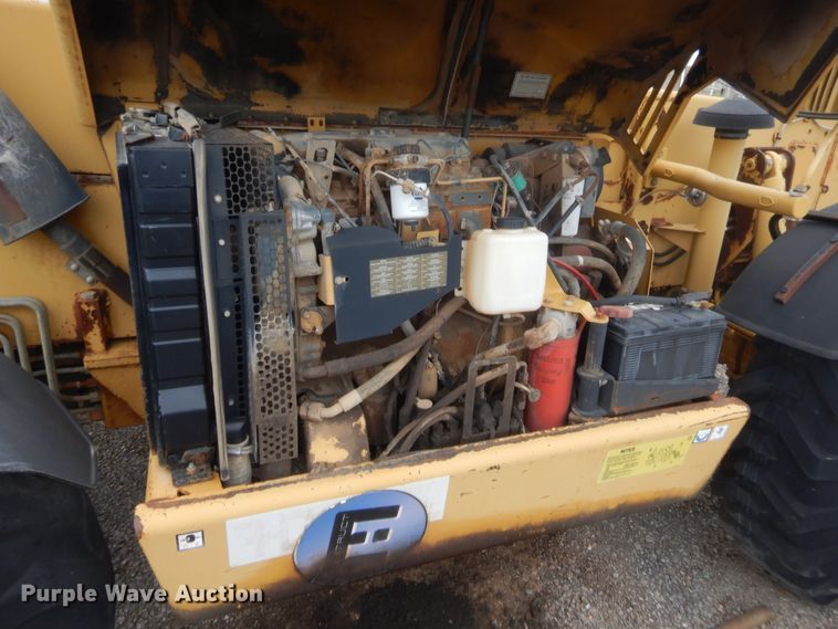 image for item IP9784 2001 Caterpillar TH83  telehandler