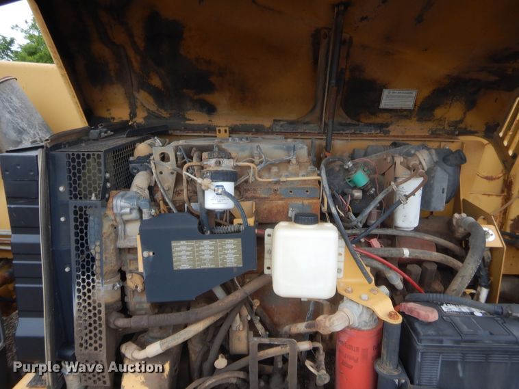 image for item IP9784 2001 Caterpillar TH83  telehandler