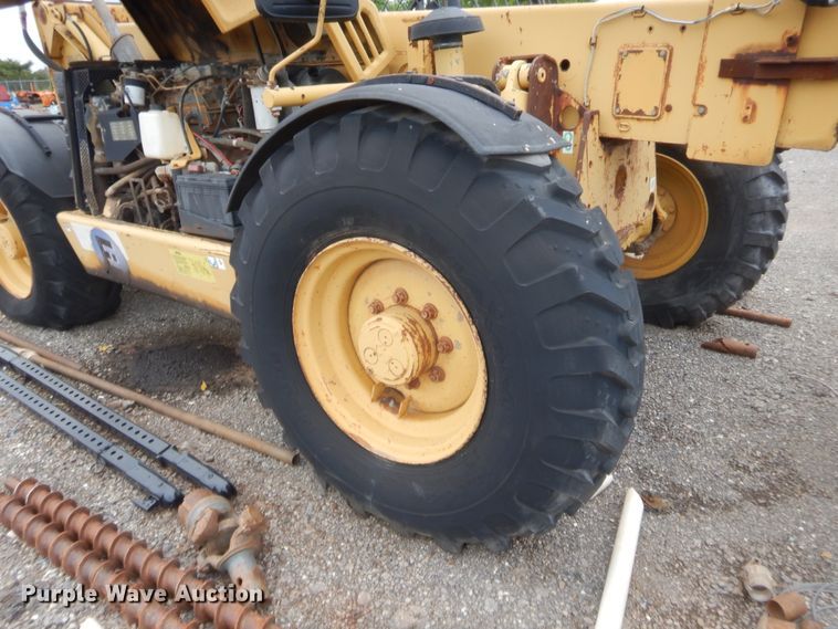 image for item IP9784 2001 Caterpillar TH83  telehandler