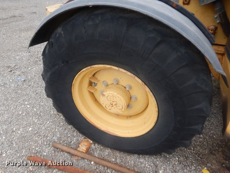 image for item IP9784 2001 Caterpillar TH83  telehandler