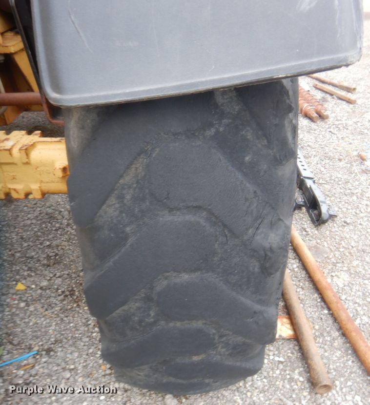 image for item IP9784 2001 Caterpillar TH83  telehandler