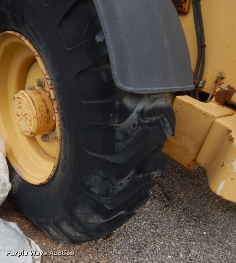 image for item IP9784 2001 Caterpillar TH83  telehandler