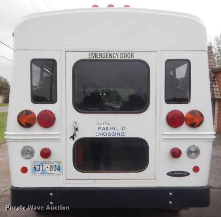 image for item IP9825 2002 Ford E350  shuttle bus