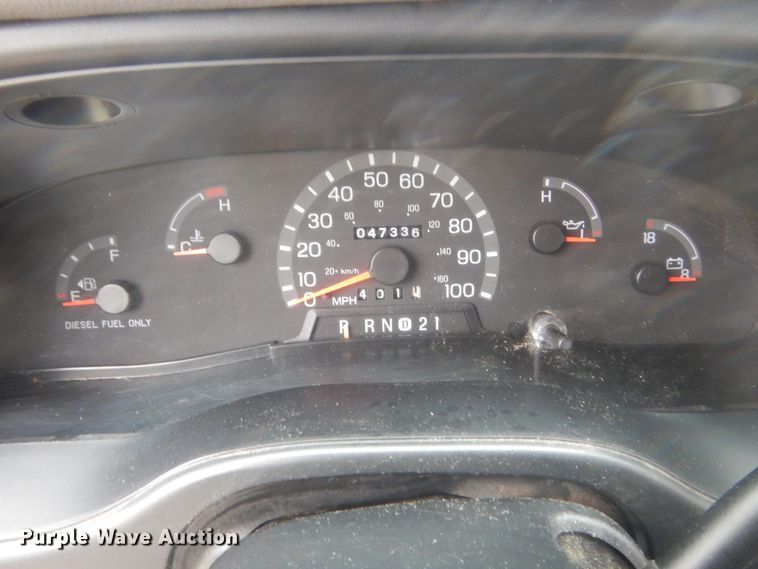 image for item IP9825 2002 Ford E350  shuttle bus