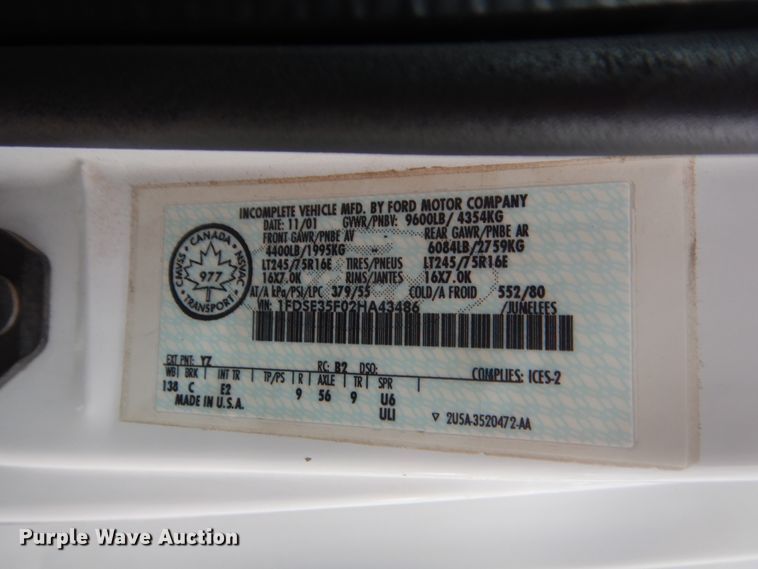 image for item IP9825 2002 Ford E350  shuttle bus