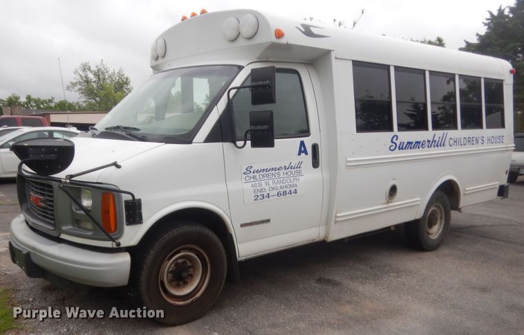 image for item IP9826 2000 GMC 3500  shuttle bus