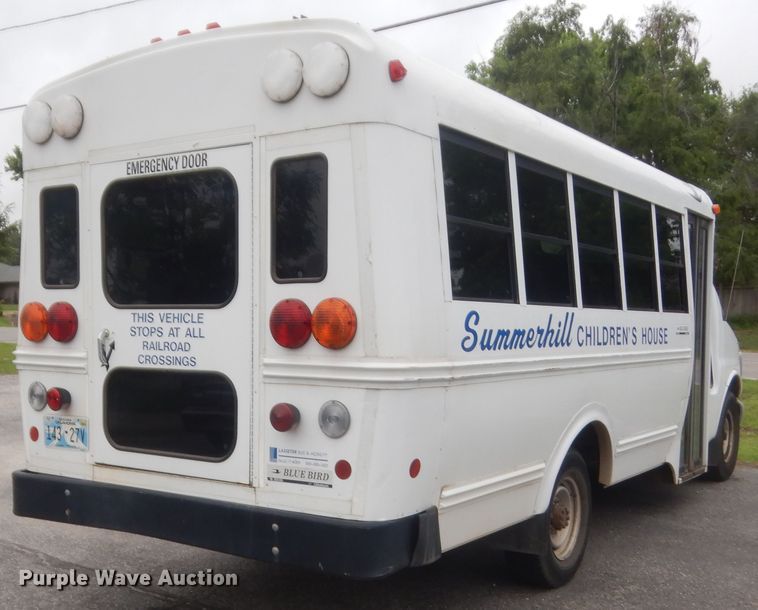 image for item IP9826 2000 GMC 3500  shuttle bus