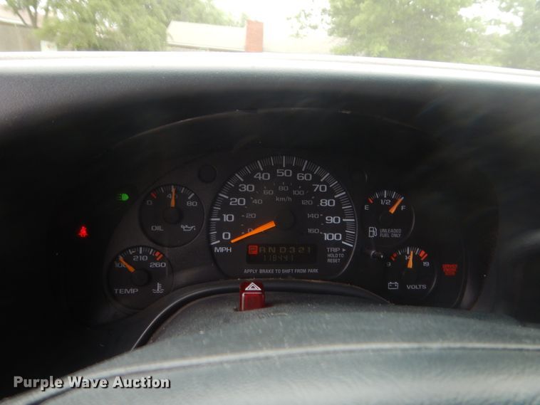 image for item IP9826 2000 GMC 3500  shuttle bus