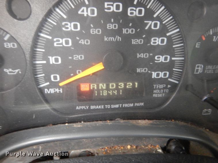 image for item IP9826 2000 GMC 3500  shuttle bus