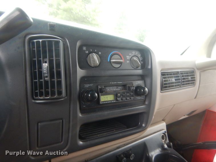 image for item IP9826 2000 GMC 3500  shuttle bus