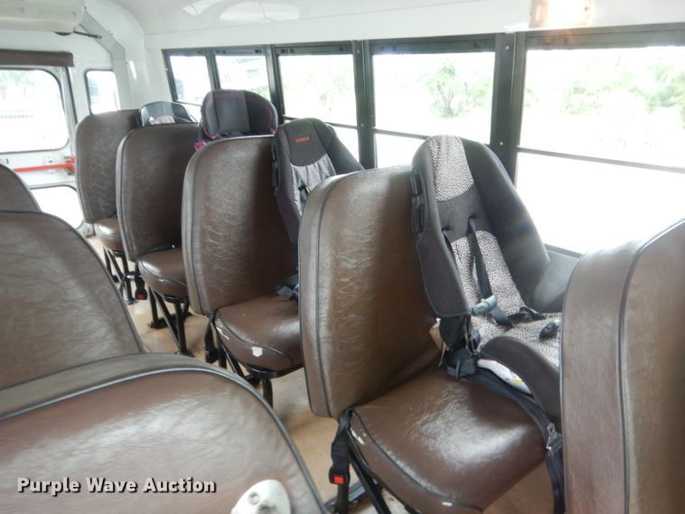 image for item IP9826 2000 GMC 3500  shuttle bus