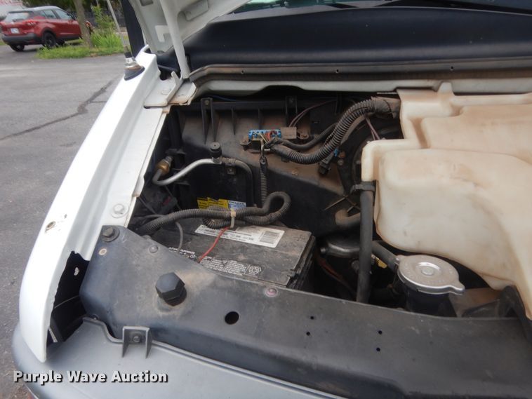 image for item IP9826 2000 GMC 3500  shuttle bus